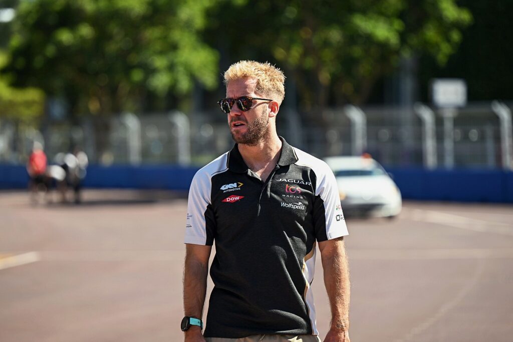 แสดงธงแดงล่าช้า