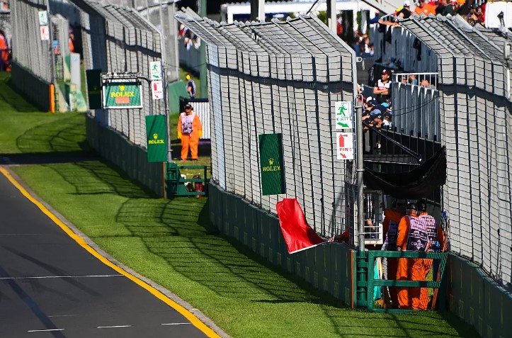 นอร์ริสเรียกร้อง