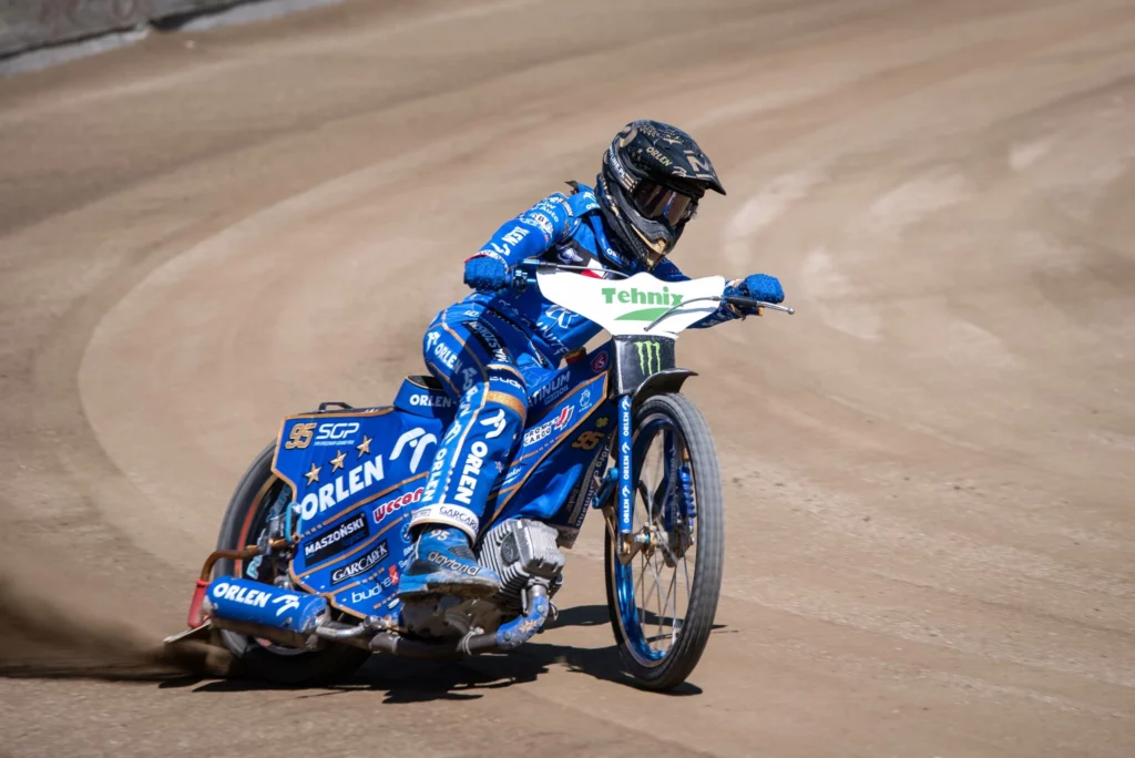 การแข่งขันเริ่มแล้ว