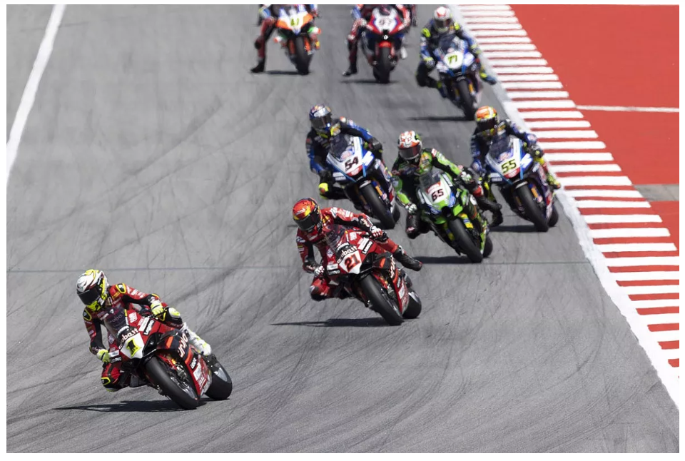 เคลื่อนไหวแข็งแกร่ง