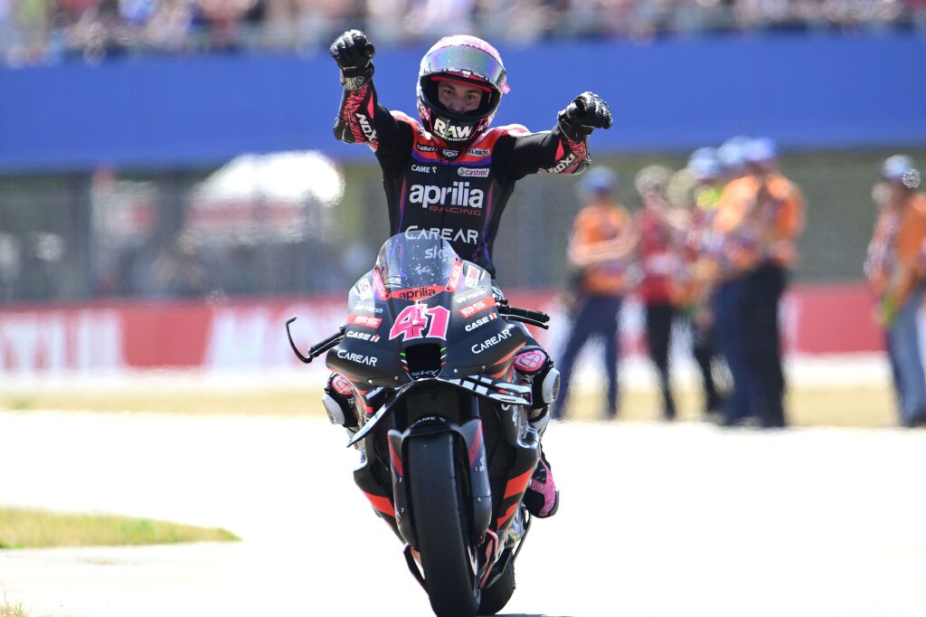 ผลิดอกออกผล