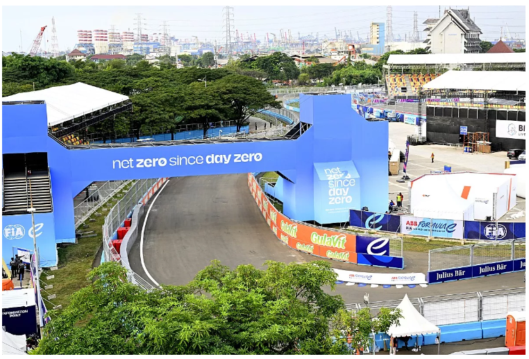 การเปิดสนาม