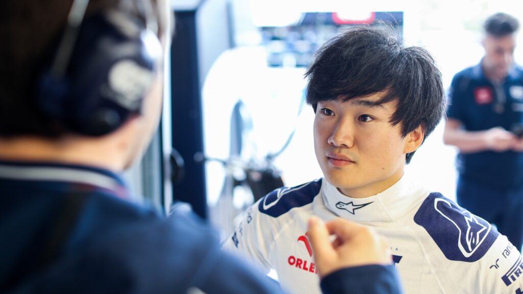 ร่วมมือใกล้ชิด