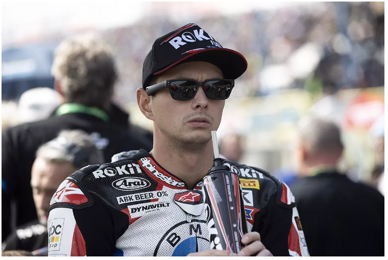 ยืนกรานที่นั่ง